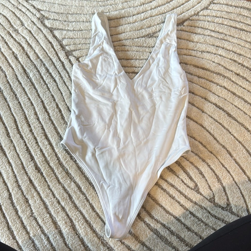 NWOT aritzia babton bodysuit